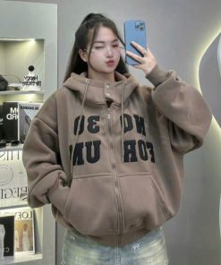 ÁO KHOÁC UNISEX NAM NỮ VẢI NỈ THÊU CHỮ NQ30 PHỐI CÚC BẤM CỔ HOT VA19